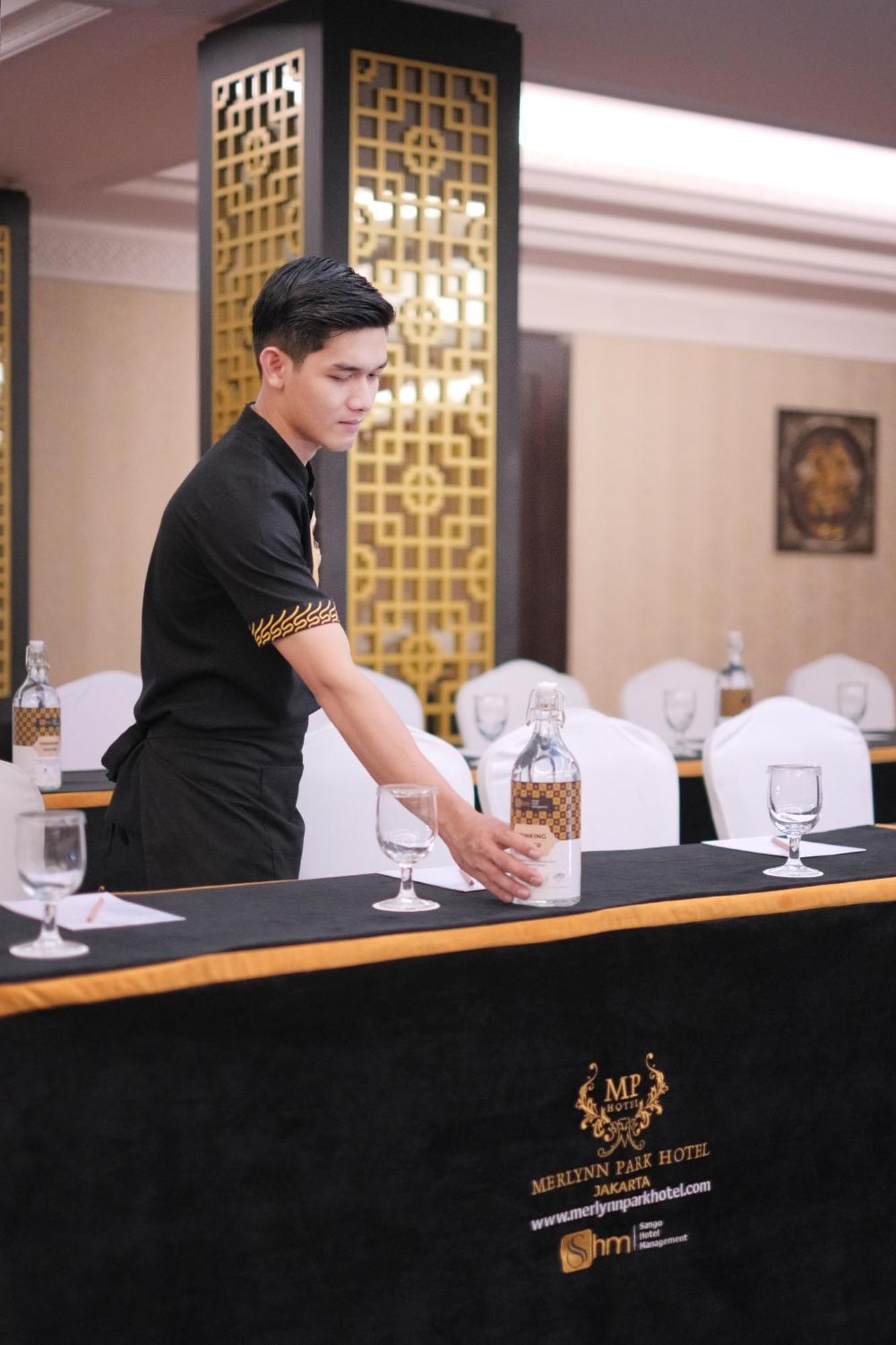 Merlynn Park Hotel Jakarta Exterior foto