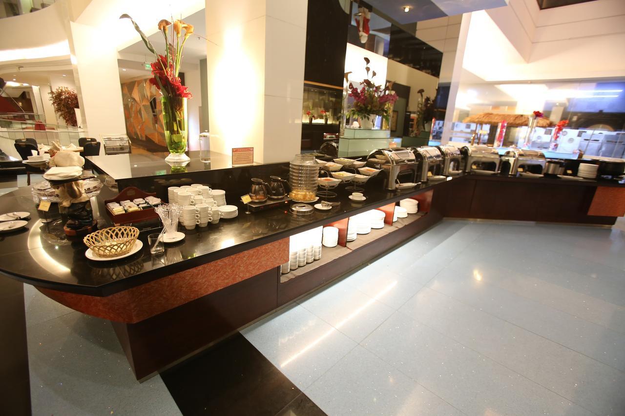 Merlynn Park Hotel Jakarta Exterior foto